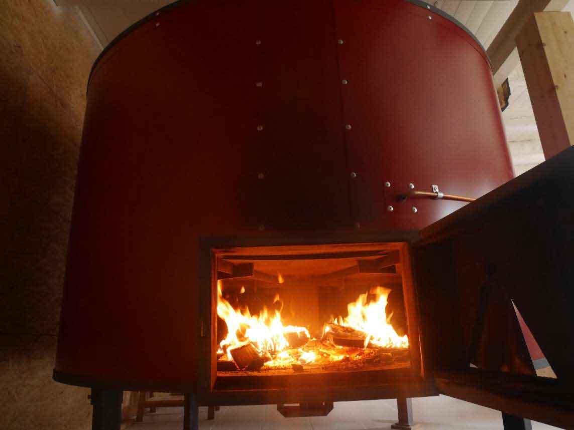 Arrière du four à bois. L’avant donne directement dans le fournil.